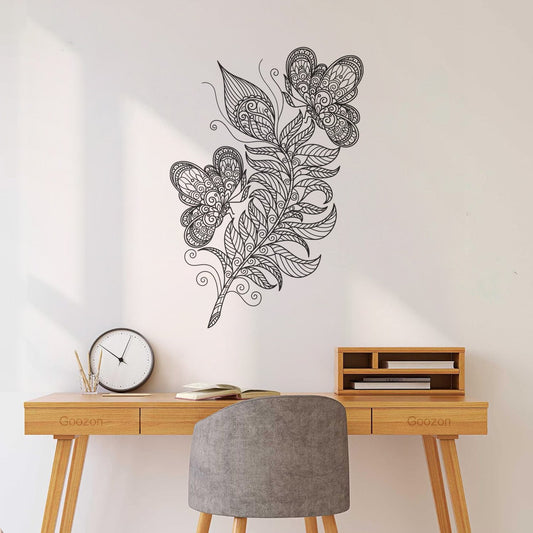 Stickers muraux en PVC papillon et plumes dessinés à la main. Possibilité de personnalisation et d'ajout d'informations.